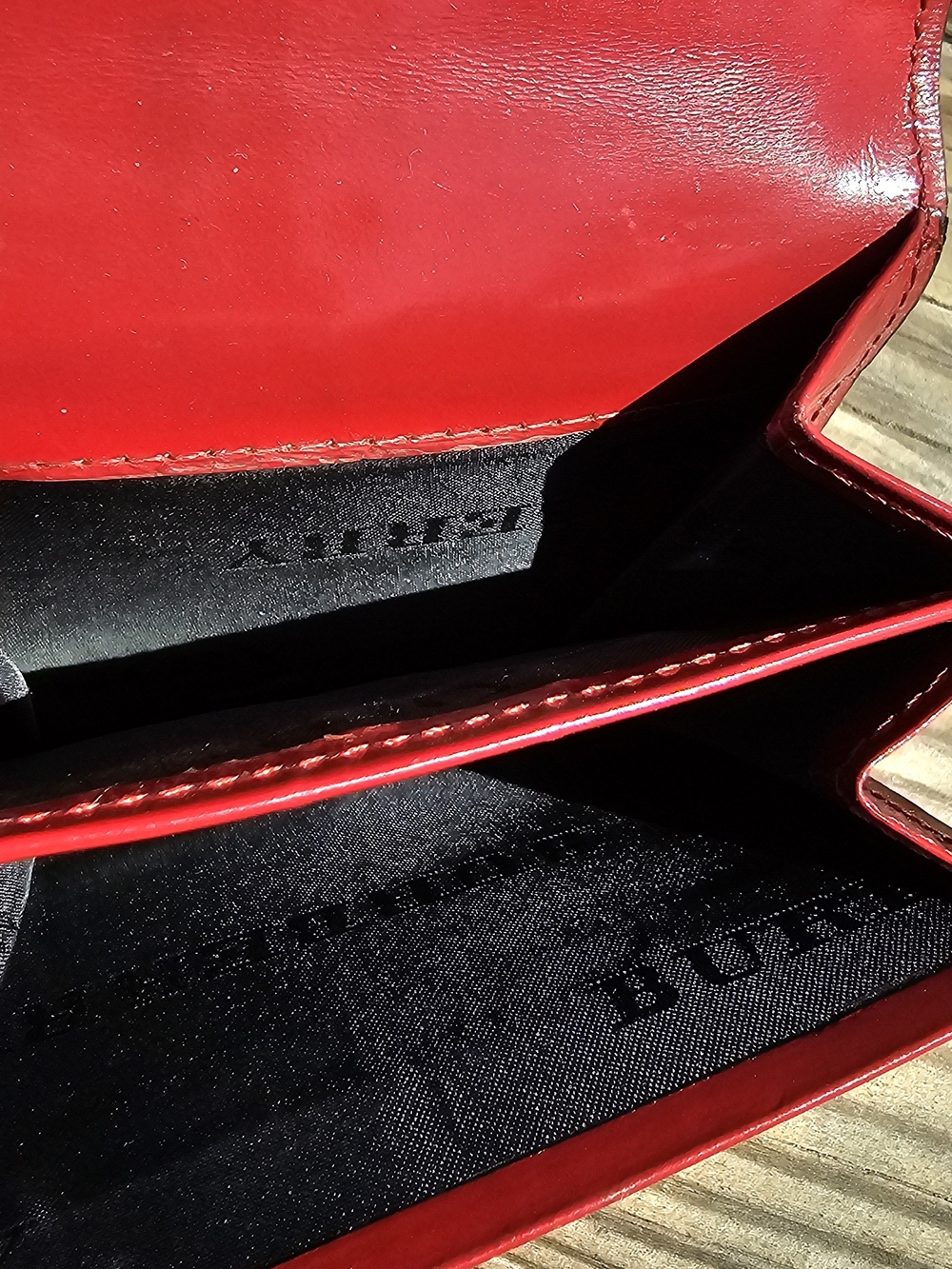 Burberry Red Patent Leather Wallet with Embossed Detail - Picture 3 of 7